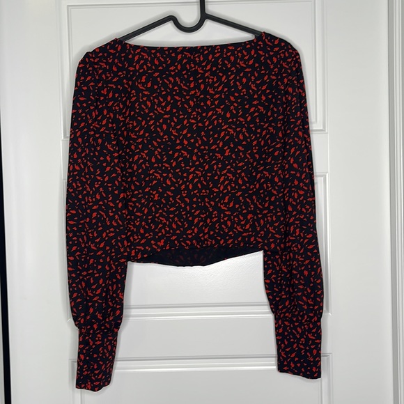 Dynamite Crop Top Blouse Side Zipper Long Sleeve Black Red Size S/P - Picture 5 of 8